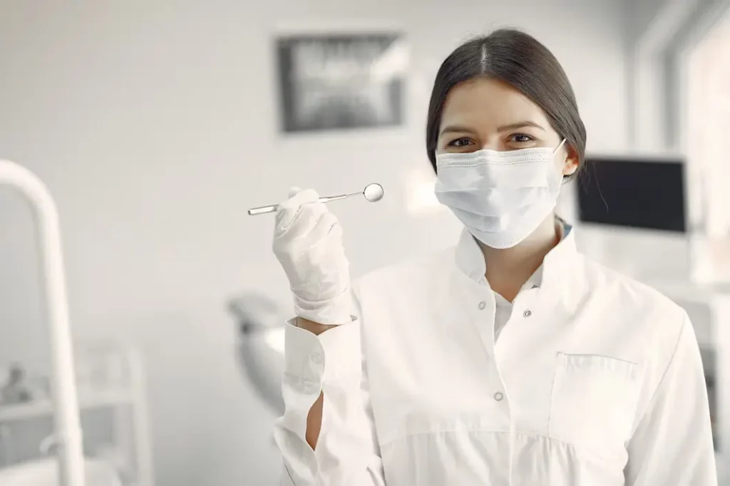 beautiful-dentist-working-dental-clinic_1157-28590-1024x682 Ультразвуковая чистка зубов