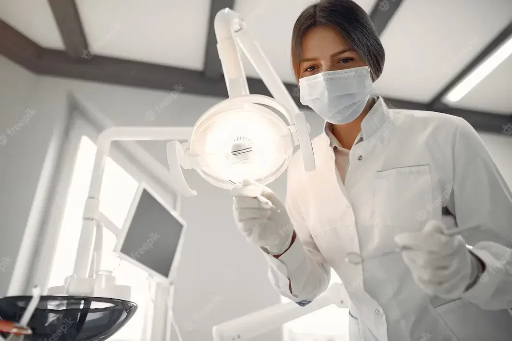 beautiful-dentist-working-dental-clinic_1157-28570-1024x682 Как любителям кофе сохранить белизну зубов?